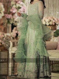 Dupatta Hacks, Suits For Eid, Frill Dupatta, Pakistani Party Wear Dresses, Wedding Outfits For Women, Pakistani Women Dresses, Pakistani Formal Dresses, Bridal Dresses Pakistan, Pakistani Wedding Outfits