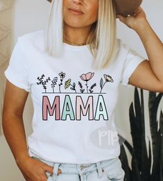 mama floral shirt Mom Shirt Ideas Vinyl, Mama Shirt Designs, Cute Vinyl Shirts Women, Mama Shirt Ideas, Cricut Tshirt Ideas, Mom Of Both Shirt, Mom Shirt Ideas, Mama Image, Cute Mom Shirts