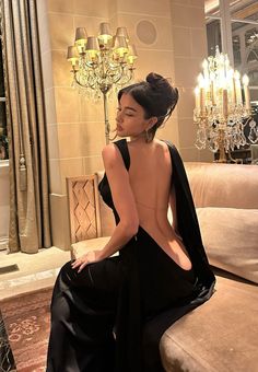 Silk Dresses Outfit, Hollywood Aesthetic, Classy Gowns, Model Poses Photography, Black And White Aesthetic, Style Mistakes, Living Life, Feminine Energy, Model Poses