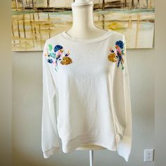 Nwt. No Trades. Price Firm Color : Resort White Size M, Xxl Stylenme-Lp1 Floral Print Crew Neck Top For Loungewear, Spring Loungewear Tops With Floral Embroidery, White Casual Sweater With Floral Embroidery, White Sweater With Floral Embroidery, Spring Floral Embroidered Tops For Loungewear, Floral Embroidered Tops For Spring Loungewear, Relaxed Fit Embroidered Tops For Loungewear, Spring Embroidered Tops For Loungewear, Embroidered Tops For Spring Loungewear