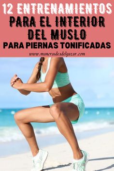 a woman squatting on the beach with text overlay that reads, 12 entrementos para el interior del muslo para pernas tonificdas