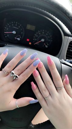 Pink And Lilac Nails, Lavender And Pink Nails, Aesthic Nails, Lavender Nail Design, Nail Design Ideas 2023, Nails Lavender, Lavender Heels, Feet Nail Design, Lavender Nails