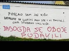 graffiti written on the side of a building in an italian language that reads poblao sami kisu