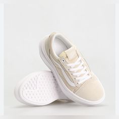 Vans Old Skool Overt Comfy Cush *Nwt In Box* Color: Sand/White Size: 10.5 Men's/ 12.0 Women's Unisex Comfy Cush Sku: Vn0a7q5e1nf Vans Comfy Cush, Vans Chukka Low, Vans Sk8 Low, Vans Sk8 Mid, Canvas Sneakers Men, Black Canvas Shoes, Vans Yellow, Disney Vans, Vans White