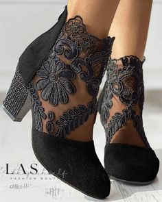 Rockstar Fashion, Interesting Shoes, Whimsical Shoes, Boots Diy, Bohemian Jewels, Lace Booties, Chunky Heel Ankle Boots, Boots Patterns, Coban