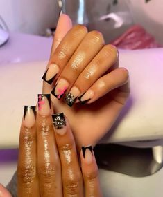 Short French Tips Black Women, Short Black Acrylic Nails With Charms, Short Nail Designs Pink And Black, Black French Tip Black Women, Black French With Design, Black Aura Nails Short, Short Black French Tip Nails With Charms, Simple Freestyle Nails, Shorties Nails Black French Tip