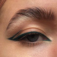 Green Eyeliner, Matte Gel, Makeup Guide, Eyeliner Looks, Eye Makeup Art