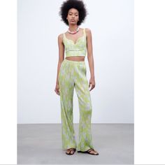 Zara Bloggers Fav 2pc Set Printed Pleated Crop Top & Pants Nwt Small Co Ord Set Chic Two-piece Summer Pantsuit, Chic Two-piece Spring Pantsuit, Elegant Summer Two-piece Pants Set, Elegant Two-piece Summer Pants Set, Chic Spring Pantsuit, Two-piece Set, Trendy Wide Leg Spring Sets, Chic Spring Pantsuit Two-piece Set, Trendy Wide Leg Sets For Spring, Trendy Spring Matching Set Bottoms