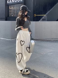 Y2k Style Women Cargo Pants Loose Low Waist Sweatpants Hip Hop Cargo Pants Streetwere Style Women, Casual High Waist Heart Print Bottoms, Casual Straight Leg Bottoms With Heart Print, Casual Long Pants With Heart Print, Casual White Bottoms With Heart Print, Sparkly Black Outfit, K Pop Inspired Outfits, Kpop Pants, Hip Hop Cargo Pants