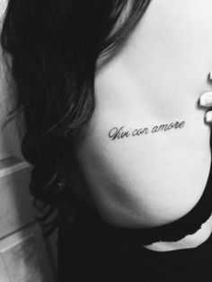 Vivi con amore-live with love #tattoos #italian #love Italian Quote Tattoos, Inspiring Quote Tattoos, Small Sister Tattoos, Coordinates Tattoo, Italian Love, Phrase Tattoos, Cool Tattoo, Makeup Tattoos