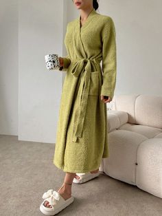 Simple Casual Drop Shoulder Plush Robe For Daily Wear Green   Long Sleeve Knitwear Plain  Slight Stretch Fall/Winter Women Sleep & Lounge, size features are:Bust: ,Length: ,Sleeve Length: Slouchy Style, Wear Green, Casual Athletic, Womens Baseball Cap, Green Long Sleeve, Retro Women, Inspiration Mode, Outdoor Wear