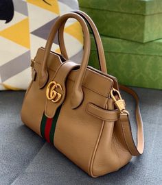 Size: 25cm*19cm*11cm It comes with Dust box, Care manual, Tag, and Paper bag. Gucci Bags, Sierra Leone, New Handbags, Bag Tags, Travel Luggage, Crossbody Shoulder Bag, Brunei, Bottega Veneta, Gucci Bag