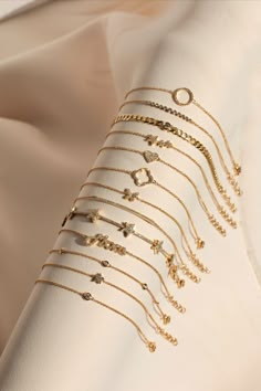 Simplistic Jewelry, خواتم خطوبة, قلادات متدلية, Gold Bracelet Simple, Neck Pieces Jewelry, Fancy Jewellery Designs, Minimalist Accessories