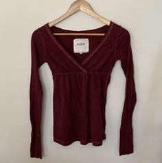 Dark Red Top Aesthetic, Dream Clothes Fall, Red Grunge Tops For Fall, Y2k Fall Purple Tops, Vintage Long Sleeve Dark Wash Tops, Vintage Red Long Sleeve Top, Outfits Chic, Wardrobe Tips, Nice Style