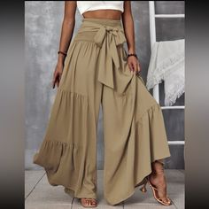 Business Casual Minimalist, Preppy Prom, Wide Leg Lounge Pants, Trendy Business Casual, Business Formal Dress, Wide Leg Palazzo Pants, Boho Bridesmaid, Formal Dresses Gowns, 90s Dress