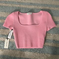 Cute Pink Crop Tops, Pink Top Outfit Aesthetic, Pink Crop Top Outfit, Crop Tops Pink, Pink Top Outfit, Pink Shirt Outfit, Aritzia Top, Cute Pink Top, Crop Top Pink