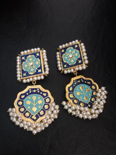 These beautiful and lightweight hand painted meena kari earrings made to take you in a journey of elegance and grace! This one is made for charmer like you with all the love from Noorzaracollection! Pre-order and shipping time 4-6 weeks. Bridal Jewellry, Pakistani Earrings, Braid Accessories, Jewelry Kundan, Diamond Jewelry Earrings, Jewelry Pakistani, Kundan Jewelry, Light Weight Jewelry, Earrings Indian