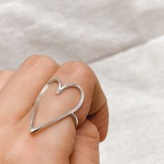 This Heart Outline Ring is the new trend and unique gift idea. This is the perfect gift for mothers day, wedding, anniversary, birthday, graduate student etc. we made this ring from 0.925 sterling silver or brass with gold, rose gold and silver finish.  ✅ INFO ABOUT THIS ITEM: Material: Sterling Silver 925 / Gold Finish Over Sterling Silver 925 / Rose Gold Finish Over Sterling Silver 925 / Silver Finish Over Brass / Gold Finish Over Brass / Rose Gold Finish Over Brass ✅ CUSTOMIZATION INSTRUCTION Drawing Heart, Xmas Gifts For Her, Open Heart Ring, Line Art Drawing, One Line Art, Heart Outline, Silver Heart Ring, Pendant Heart, Trendy Ring