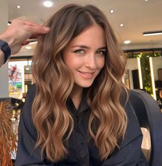 Fall Hair Colors Medium Length, Brunette Full Balayage Hair, Honey Brown Hair With Curtain Bangs, Light Toffee Brown Hair, Honey Brown Red Hair, Warm Brown Hair Highlights, Soft Autumn Brown Hair, Warm Toned Light Brown Hair, Light Brown Hair With Golden Highlights