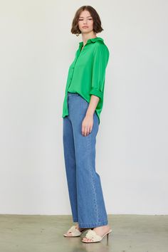 A timeless button-front blouse has a relaxed silhouette in certified recycled materials. Detailed with a single pleat at the back, this long-sleeve style is a refined piece that you can wear in any season. •Pointed collar •Button placket •Long sleeves with button cuffs •Relaxed fit Item Number: 44660 Fresh Green, Button Placket, Item Number, Recycled Materials, Sleeve Styles, Button Downs, Recycling, Relaxed Fit, Long Sleeves