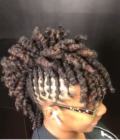 HAIRSTYLE 💕💕💕💕💕 Crown Dreadlock Styles, Loc Bun Mohawk, Locs In A Mohawk Style, Microloc Hairstyles, Loc Mohawk, Dread Journey, Locks Styles