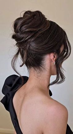 Bride Updo Hairstyles Black Hair, Ball Updo Hairstyles Short Hair, Buns For Bridesmaids, Updo Bun Wedding Hair, Chic Bridal Hair Updo, Low Bun Upstyle, Chic High Bun, Bridesmaid Hairstyles Updo High, High Messy Bun Bridesmaid