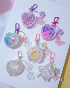 Resin Idea, Diy Resin Phone Case, Colorful Keychain, Diy Kandi, Diy Case, Acrylic Keychains, Epoxy Resin Crafts