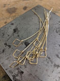 Hey, I found this really awesome Etsy listing at https://www.etsy.com/listing/743305377/raw-brass-square-loop-headpins-handmade Cheap Brass Jewelry With Ear Wire, Artisan Handmade Earrings With Copper Wire, Handmade Gold Copper Wire Earrings, Gold Copper Wire Jewelry With Gemstones, Antique Brass Wire Wrapped Jewelry, Wire Wrapped Jewelry Diy, Bijoux Fil Aluminium, Wire Jewelry Tutorial, Wire Jewelry Designs