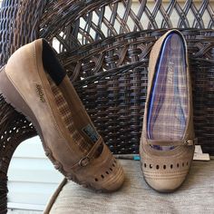 Great Shoes To Pair With Skirts And Dresses. Very Firm Arch Support. True To Size. Shoes Skechers, Tan Flats, Orthopedic Shoes, Skirts And Dresses, Skechers Shoes, And Dresses, Suede Shoes, Arch Support, Flat Shoes Women