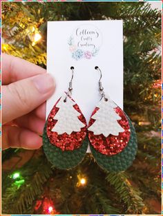 Christmas Jewelry Diy - Ouch! - Struggling to find the ideas that you have been searching for? Why not try Amazon.com IMMEDIATELY! Cricut Earrings Christmas, Christmas Tree Faux Leather Earrings, Winter Faux Leather Earrings, Christmas Earrings To Make, Faux Leather Craft Ideas, Faux Leather Christmas Earrings, Christmas Leather Earrings, Cricut Faux Leather Projects, Cricket Jewelry