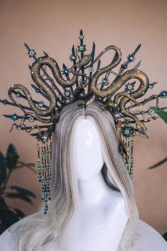 Hecate Goddess Costume, Medusa Inspired Outfit, Medusa And Stone Costume, Medusa Couple Costume, Scary Mermaid Costume, Uncommon Halloween Costumes, Medusa Costume Outfit, Medusa Accessories, Diy Medusa Costume