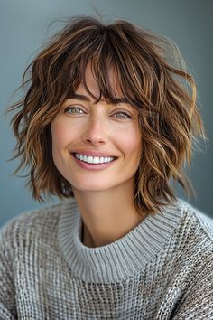 Step into autumn with a layered bob short hairstyle, featuring bangs for an extra touch of style. Ideal for those wanting to highlight their hair's natural volume and texture. Medium Length Hairstyles With Bangs, Hair Styling Ideas, Shag Hairstyle, Hair Styles Long Hair, Short Shag Hairstyles, Short Shag, Short Hairdos, Choppy Bob Hairstyles