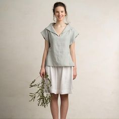 Short sleeve natural linen women's top. Casual linen blouse for women. This sleeveless blouse is carefully handmade of very soft natural medium weight linen fabric.* 100% linen* machine washable* color in the pictures - dove greyBLOUSE SIZE:------------------* XS- recommended body fitbust 28.5"-32" / 72-82cmwaist 21.5"-32" / 55-82cmhips 28.5"-34" / 72-86cmheight 61"-66" / 155-168cm- flat cloth measurementsbust 33" / 84cmblouse length 23" / 58cm + 1.6"/ 4cm collar------------------* S- recommende White Linen Skirt, Linen Top Women, Linen Summer, Pants Women Fashion, Grey Blouse, Womens Fashion Edgy, Blouse For Women, Summer Blouses, Linen Blouse