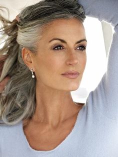 Long Bob Balayage, Long Gray Hair, Super Hair, Ageless Beauty, Hair Tutorials, Grey Hair