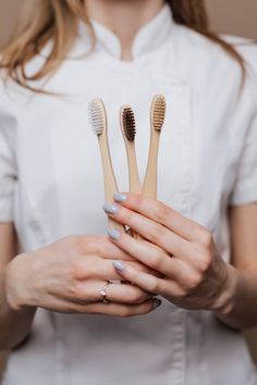 Female dentist doctor holding a bamboo toothbrushes Download for free by clicking on the picture Free Design Resources #toothbrushe, #dentist, #eco More Photos on Kaboompics.com Dentist Social Media, Dentist Branding, Reading My Tea Leaves, Female Dentist, Dental Fun, Aesthetic Dentistry, Dentist Doctor, Dental Marketing