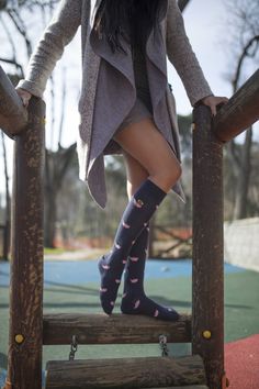 AJOUTEZ UNE TOUCHE FUN & FUNKY À CHAQUE TENUE avec les chaussettes en coton premium Socks n Socks, qui sont là pour éblouir tout le monde avec leur design coloré et leurs motifs tendance !



 CONFORT, LUXE ET STYLE À VOS PIEDS ! Nos chaussettes business pour femmes sont fabriquées à partir de 80 % de coton turc super doux, 18 % de nylon et 2 % d'élasthanne, afin d'offrir à vos pieds un ajustement confortable, ajusté et parfait ! Faites une déclaration et faites de votre mieux !



 STYLE 100% TENDANCE OU REMBOURSÉ ! C'est notre garantie inconditionnelle ! Si vous n'êtes pas 100 % satisfaite de vos chaussettes en coton multicolores et super confortables pour femme, nous vous promettons de vous offrir un remboursement complet !



 GARDEZ VOS PIEDS AU CHAUD, AU SEC ET CONFORTABLES TOUTE Sock Store, Comfort Luxury, Womens Knee High Socks, Surprise Your Girlfriend, Trendy Patterns, Socks For Women, Thigh High Socks, Baywatch, Knee High Socks