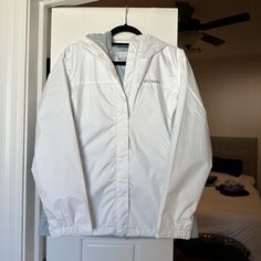 Columbia Women’s Rain Jacket White Small - Never Worn White Winter Windbreaker For Work, White Windbreaker For Workwear In Winter, Classic White Outerwear For Outdoor, Classic White Outdoor Outerwear, Classic White Hooded Outerwear, White Casual Breathable Windbreaker, Sporty Waterproof White Windbreaker, White Moisture-wicking Windbreaker For Winter, Columbia White Jacket