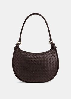 Bolso de hombro de Bottega Veneta en piel de cordero Intrecciato con un asa adicional tipo bolsillo en forma de media luna. Asa tubular extraíble con una longitud de 26 cm, cierre de cremallera, bolsillo interior con cremallera. Forro de piel de cordero. Hecho en Italia. Medidas: 25 x 36 x 10 cm. Material: 100% piel de becerro. Luxury Brown Baguette Bag, Brown Hobo Bag With Handles For Evening, Brown Hobo Bag For Evening, Brown Baguette Bag With Top Handle, Brown Handheld Hobo Bag For Evening, Chic Hobo Bag With Round Handle For Office, Elegant Leather Baguette Bag With Round Handle, Office Hobo Bag With Handle Drop And Round Handle, Chic Brown Baguette Bag With Handle Drop