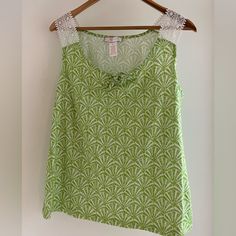 Stella Parker Scoop Neck Tank Top Bow/ Knot Crochet Straps Green And White Design Nwot. Summer Scoop Neck Top With Lace Trim, Summer Lace Trim Scoop Neck Top, Stretch Cotton Tops With Crochet Trim, Stretch Scoop Neck Vacation Tops, Stretch Scoop Neck Top For Vacation, Green Cotton Tops With Crochet Trim, Green Sleeveless Lace Top, Green Cotton Top With Lace Trim, Green Lace Trim Top For Vacation