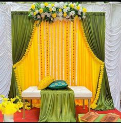 Yellow Haldi Decoration, Yellow Background Decoration, Mehendi Background Decoration, Simple Holud Stage Decoration At Home, Shadi House Decoration, Diy Haldi Backdrop, Haldi Mehendi Backdrop, Mehendi And Haldi Decor, Function Background Decoration