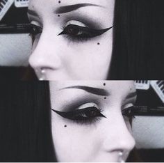 That cat eye gives me life tbh Black And White Goth Makeup, Artistic Eyeliner, Maquillage Goth, Fete Emo, Goth Eye Makeup, Cut Crease Eye Makeup, Black And White Makeup, Swag Makeup, White Makeup