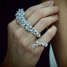 Palm Cuff, Fabulous Jewelry, I Love Jewelry, Hand Jewelry, Bling Bling, White Gold Rings, Indian Jewelry