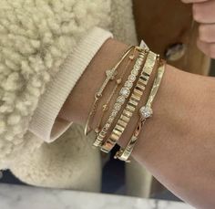 Gold Bracelets Stacked, Wrist Jewelry, Dope Jewelry, Gold Bracelets, Classy Jewelry, Jewelry Essentials, Stacked Jewelry, Jewelry Lookbook