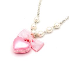 Macaron Heart Necklace - Pink, Purple or Mint Green - Valentines Day N – Fatally Feminine Designs Cute Pink Jewelry, Valentines Day Necklace, Collar Rosa, Kawaii Necklace, Pastel Necklace, Kawaii Jewelry, Matching Ring, Bow Necklace, Food Jewelry