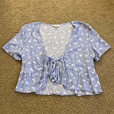 Great Condition, Never Worn! Pacsun Blue Tie Front Top. Size Medium. Light Blue Tops For Spring Vacation, Blue Tops For Spring Vacation, Cute Spring Beach Tops, Blue Tops For Beach Season Brunch, Blue Tops For Brunch During Beach Season, Blue V-neck Beachy Top, Beachy Floral Print Spring Tops, Beachy Blue Tops For Spring, Pacsun Tops