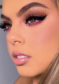 Coachella Makeup, Make Carnaval, Concert Makeup, Rhinestone Makeup, Prom Eye Makeup, Carnival Makeup, Pink Eye Makeup, Make Up Inspiration, Rave Makeup