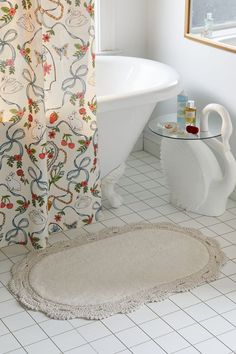 a bathroom with a bathtub, rug and sink in it's center area