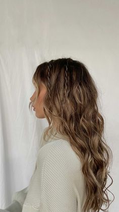 Check more at https://howcandothis.com/hairstyleideas/53229/ Hair Down With Braid, Hairstyles With Curled Hair, Kirsten Zellers, Wavy Hair With Braid, Curled Hair With Braid, Hair Down Styles, Concert Hairstyles, Beach Wave Hair, Curls For Long Hair