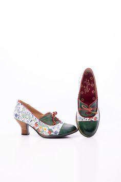 Take the plunge with the SOFFIA Lily Floral Leather Pump. Its daring floral print, soft leather, and kitten heel are sure to give your look a risk-taking edge. Dress to impress with this stylish and daring pump. 1.96" heel Hook & loop buckle closure Genuine leather upper Leather footbed Leather lining Leather midsole Rubber sole Reindeer Headband, Daily Dress, Dress Jewelry, Kitten Heel, Online Gifts, Leather Pumps, Accessories Necklace, Shoe Shop, Soft Leather