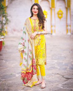 Frock Design Party Wear, Party Wear Dress Design, Pakistani Women Dresses, Pakistani Dresses Online, Party Wear Dress, Pakistani Fashion Casual, Beautiful Pakistani Dresses